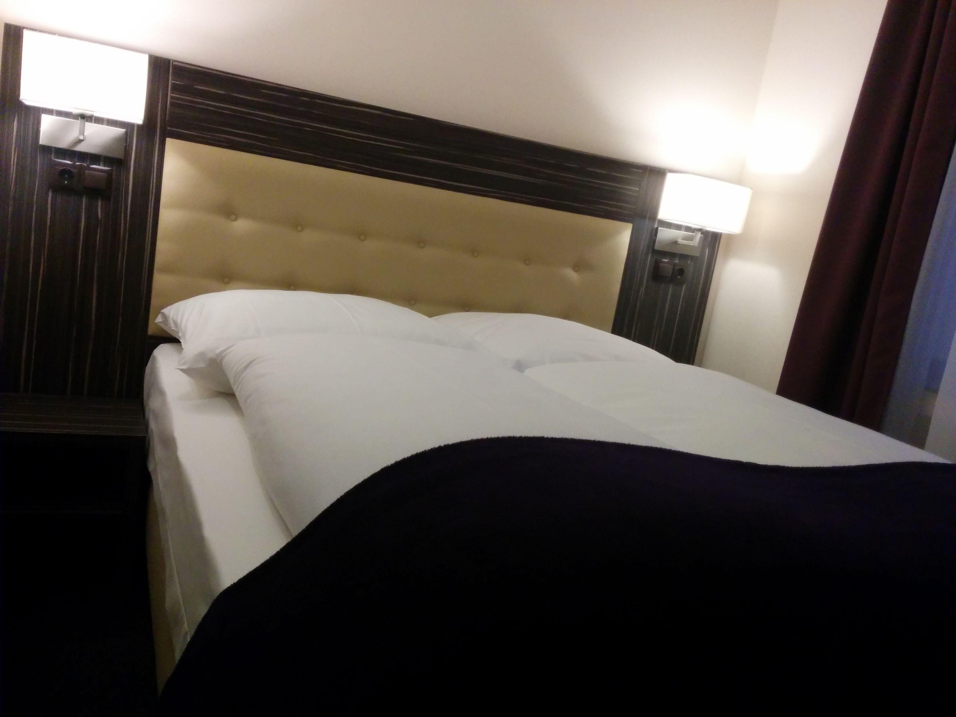 Hotel Famosa, Dusseldorf